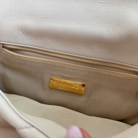 Chanel Medium 19 Flap Bag - Picture 6 of 11